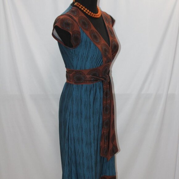 BCBGMaxAzria Cap Sleeve V-Neck Dress w/Matching Trim - Picture 6 of 16